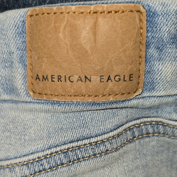 American Eagle Outfitters Light Wash Distressed Jean Shorts - Picture 7 of 10